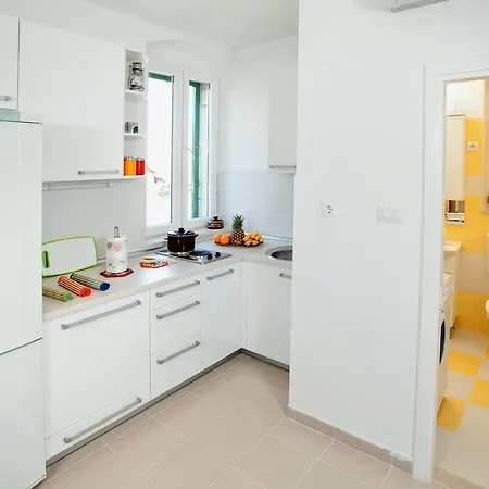 Goda Center Of Apartment Split